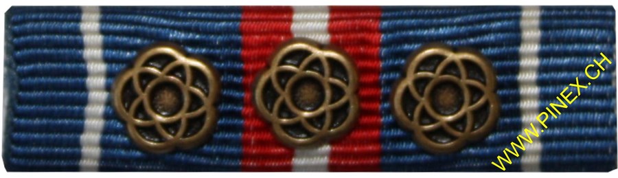 Image de Avec 3 rosettes en bronze pour 350 jours de service