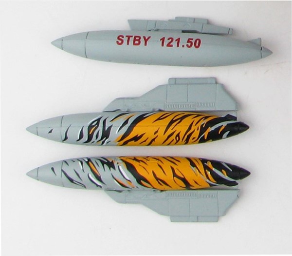 Immagine di F/A-18 Hornet J-5011 Staffel 11 Zusatztanks im Tiger Meet Design und Frequenztank. 