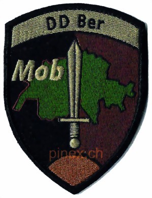 Picture of DD Ber braun Militärpolizei  Badge mit Klett