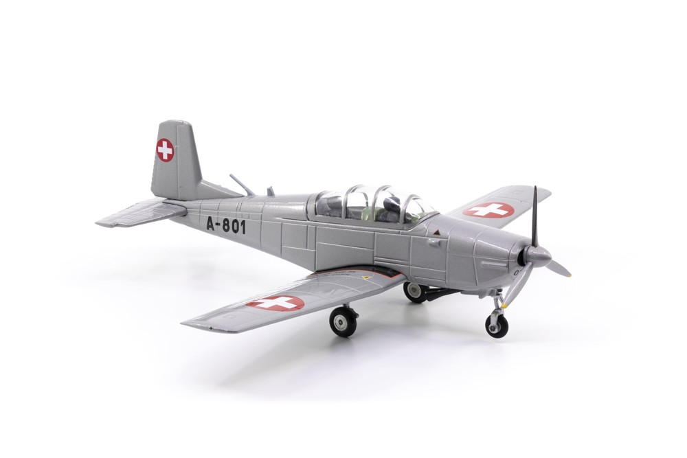 Bild von Pilatus P-3 A-801 Fliegermuseum Dübendorf Flugzeugmodell Metallmodell 1:72 ACE line Arwico